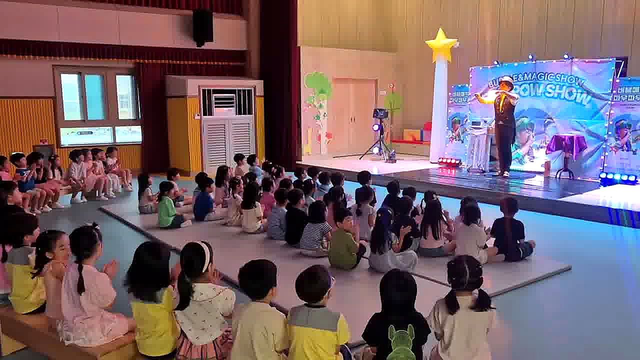 02_관객과_함께하는_공연.jpg